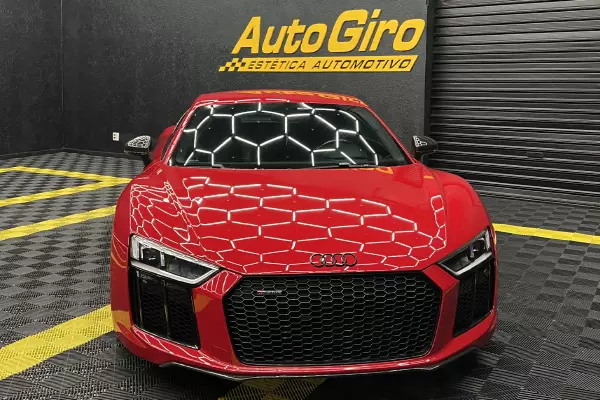 Serviço de estética automotiva para carros premium